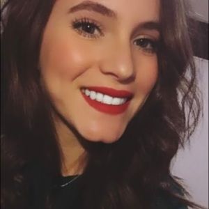 Meet your Posher, Adriana